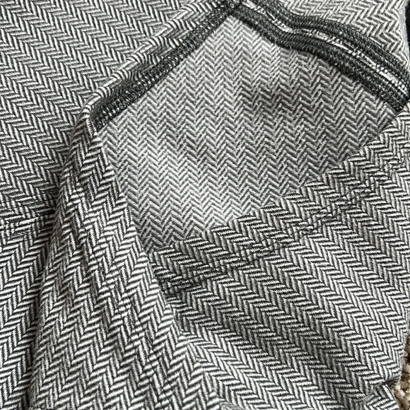Lululemon gray and white long sleeve size 6 - Picture 5 of 6